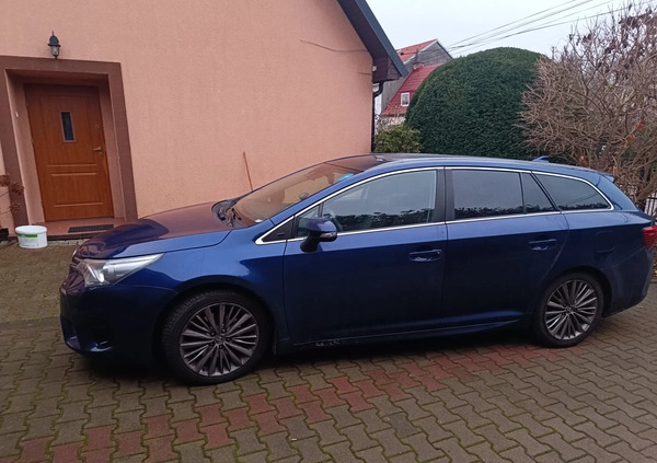 Toyota Avensis cena 48800 przebieg: 143000, rok produkcji 2015 z Szczecin małe 106
